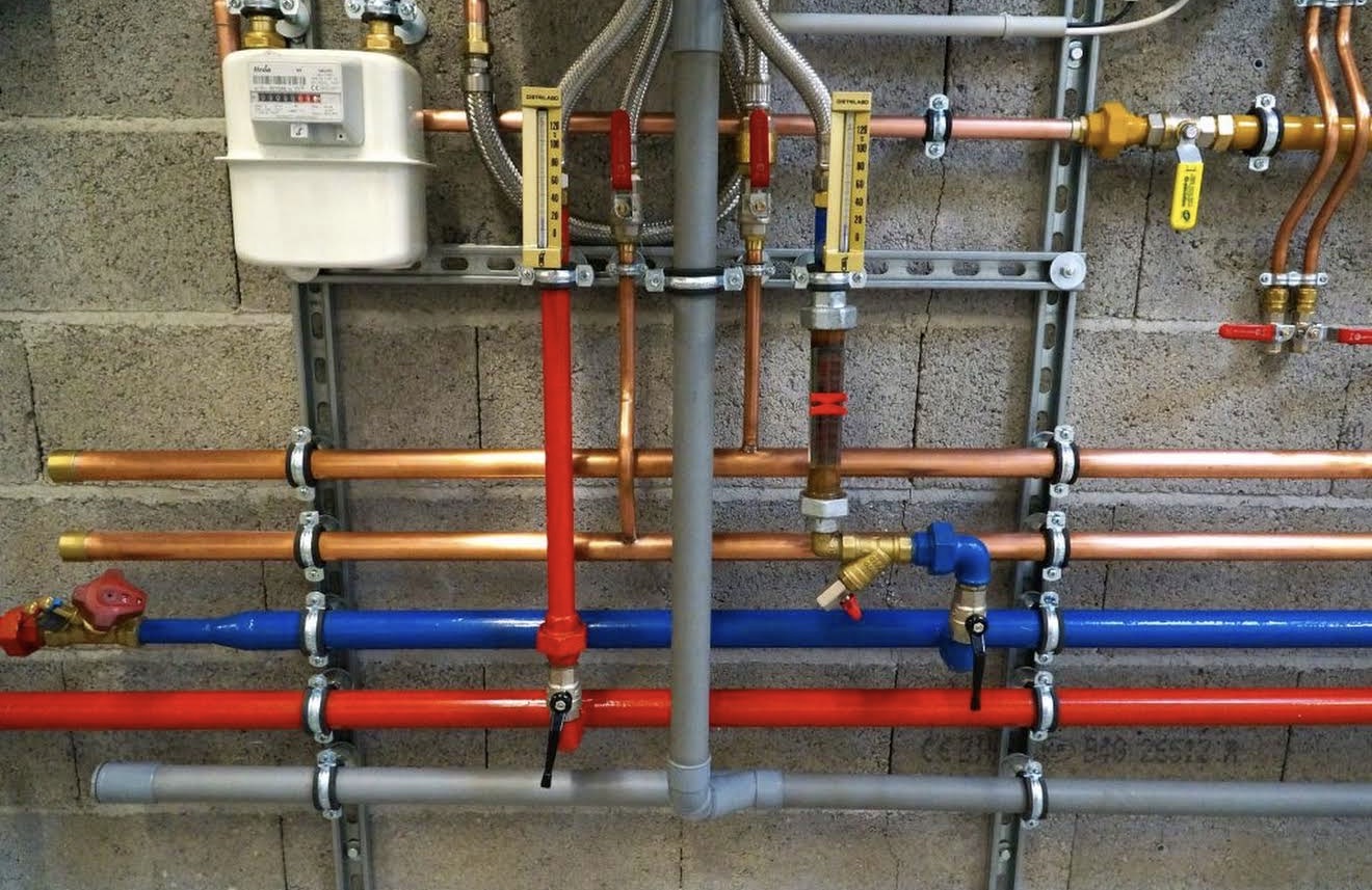 Instalacje sanitarne w łazience na poddaszu — Wolin